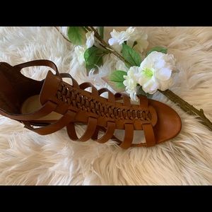 Lovely brown wedge sandal 👡